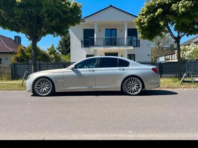 Gebraucht BMW 740 306 PS (225 kW) 2012 Silber Limousine