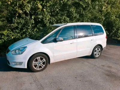 Gebraucht Ford Galaxy 140 PS (102 kW) 2013 Weiß Van / Kleinbus