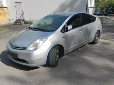 Käytetty Toyota Prius 101 HP (74 kW) 2006 Hopea Viistoperä