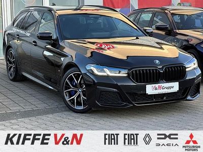 Black sapphire metallic (metallic) Gebraucht 2022 BMW 530 Sport Line Kombi | 47.470 € (Teuer)