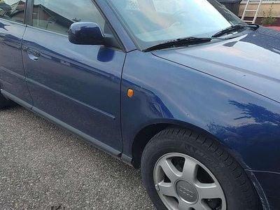 Usata Audi A3 Ambition 101 CV (74 kW) 1999 Blu Utilitaria