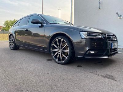 Schwarz Gebraucht 2013 Audi A4 Ambiente Kombi | 7.300 € (Fairer Preis)