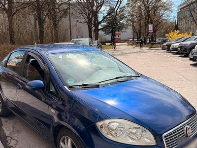 Usado Fiat Linea 120 HP (88 kW) 2008 Azul Sedan