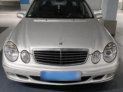 Usata Mercedes E200 163 CV (119 kW) 2003 Argento Berlina