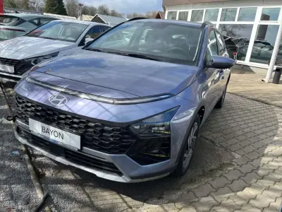 Neu Hyundai Bayon Trend 101 PS (74 kW) 2025 Meta blue / mic SUV