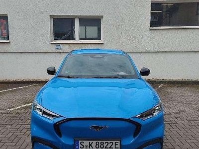 Gebraucht Ford Mustang Mach-E Basis 197 kW (269 PS) 2022 Grabber blue metallic SUV