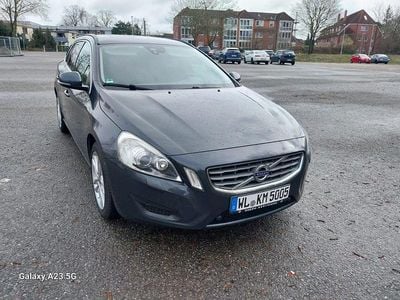 Gebraucht Volvo V60 Momentum 163 PS (119 kW) 2012 Grau Kombi