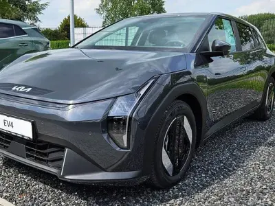 Neu Kia EV4 Earth 150 kW (204 PS) 2026 Pentametal metallic Limousine