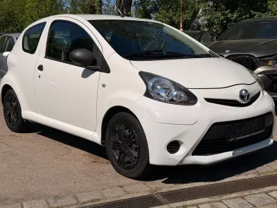 Second-hand Toyota Aygo Basis 68 CP (50 kW) 2013 Alb Hatchback