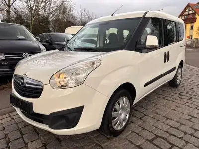 Gebraucht Opel Combo Edition 151 PS (111 kW) 2015 Weiss Van / Kleinbus