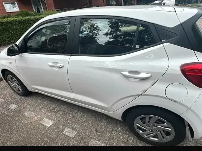 Gebraucht Hyundai i10 68 PS (50 kW) 2022 Weiß Kleinwagen
