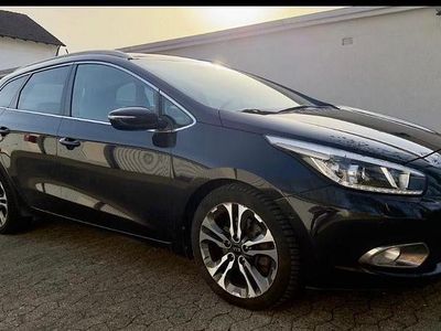 Second-hand Kia Ceed Sportswagon Platinum 128 CP (94 kW) 2013 Negru Break
