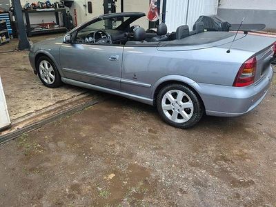Gebraucht Opel Astra Cabriolet 147 PS (108 kW) 2004 Silber Cabrio