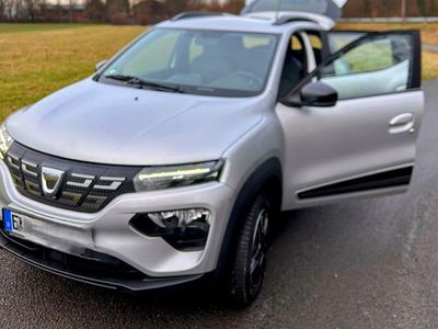 Grau Gebraucht 2022 Dacia Spring Essentiel Kleinwagen | 10.700 € (Fairer Preis)