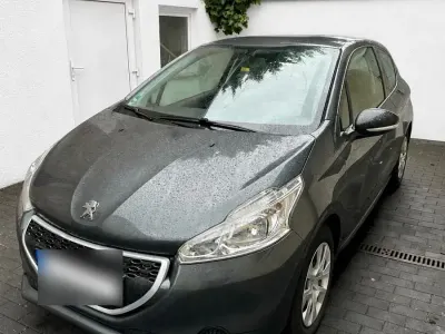 Gebraucht Peugeot 208 Active 68 PS (50 kW) 2014 Grau Kleinwagen