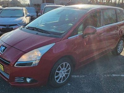Rot Gebraucht 2013 Peugeot 5008 Access Van / Kleinbus | 3.000 €