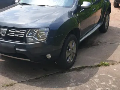 Gebraucht Dacia Duster Lauréate 110 PS (80 kW) 2015 Grau SUV