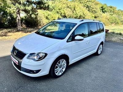 Weiß Gebraucht 2010 VW Touran Freestyle Van / Kleinbus | 8.990 € (Teuer)