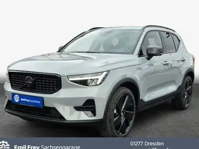 Neu Volvo XC40 Plus 197 PS (144 kW) 2026 Grau SUV