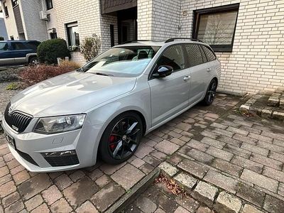 Grau Gebraucht 2015 Skoda Octavia Kombi | 14.000 € (Teuer)