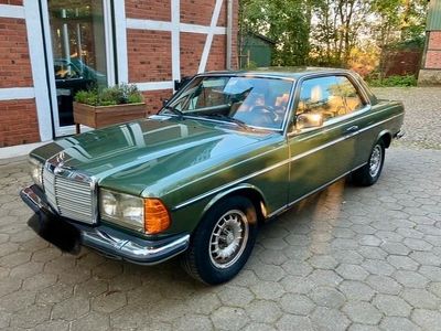 Gebraucht Mercedes 230 136 PS (100 kW) 1982 Grün Coupé