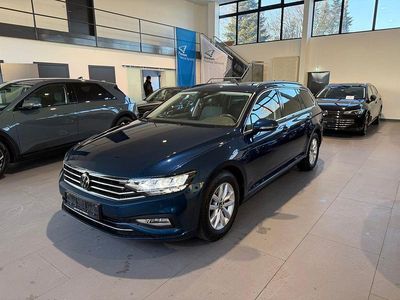 Gebraucht VW Passat Business 150 PS (110 kW) 2023 Blau Kombi