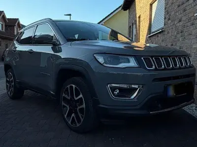 Begagnad Jeep Compass Limited 170 HK (125 kW) 2020 Grå SUV