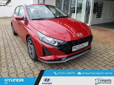 Gebraucht Hyundai i20 Trend 101 PS (74 kW) 2024 Rot Limousine