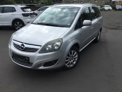 Gebraucht Opel Zafira Edition 140 PS (102 kW) 2010 Silber Van / Kleinbus