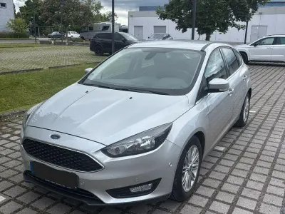 Gebraucht Ford Focus Cool & Connect 101 PS (74 kW) 2017 Grau Limousine