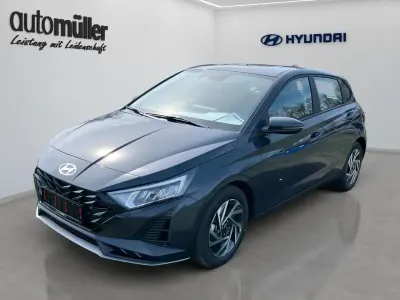 Neu Hyundai i20 Trend 101 PS (74 kW) 2025 Grau Kleinwagen
