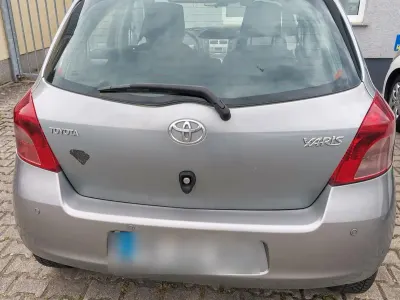 Gebraucht Toyota Yaris 87 PS (63 kW) 2008 Silber Kleinwagen