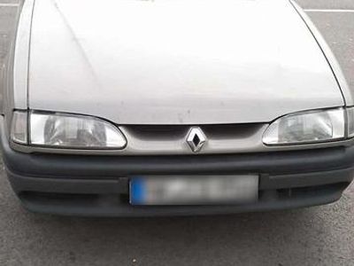 Gebraucht Renault R9 109 PS (80 kW) 1993 Silber Limousine