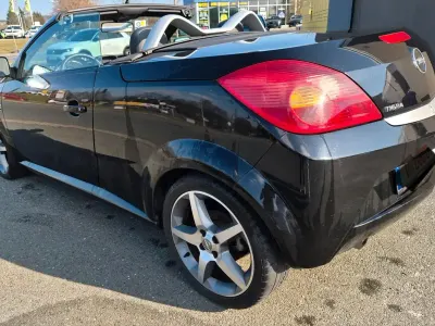 Używany Opel Tigra 125 KM (91 kW) 2009 Czarny Kabriolet
