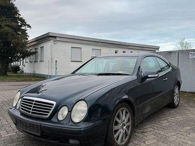 Gebraucht Mercedes CLK220 163 PS (119 kW) 2001 Blau Coupé