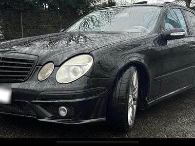 Usata Mercedes E500 AMG 306 CV (225 kW) 2002 Verde Berlina
