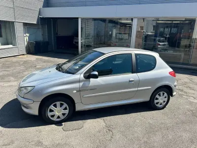Gebraucht Peugeot 206 Quiksilver 109 PS (80 kW) 2005 Silber Limousine