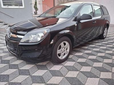 Usata Opel Astra Selection 116 CV (85 kW) 2010 Nero Station wagon