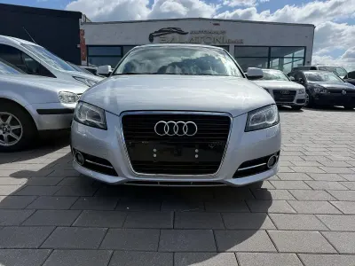 Usata Audi A3 Ambition 105 CV (77 kW) 2012 Argento Utilitaria