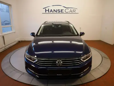 Gebraucht VW Passat R 150 PS (110 kW) 2018 Blau Kombi