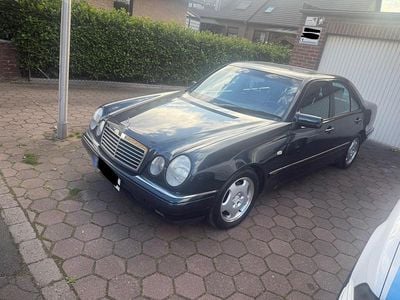 Second-hand Mercedes E420 Avantgarde 279 CP (205 kW) 1996 Negru Berlinǎ