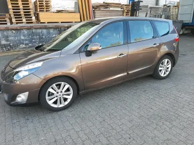 Gebraucht Renault Scénic III 130 PS (95 kW) 2010 Braun Van / Kleinbus