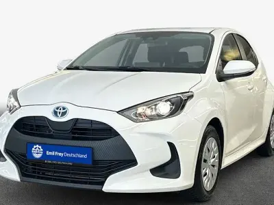 Gebraucht Toyota Yaris Hybrid Business Edition 116 PS (85 kW) 2023 Weiß Limousine