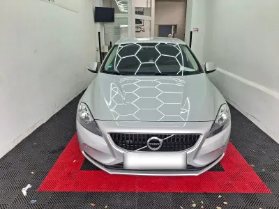 Gebraucht Volvo V40 2018 Silber Limousine