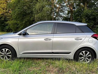 gebraucht Hyundai i20 Select Facelift in Clean Slade