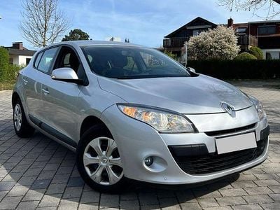 Gebraucht Renault Mégane Authentique 101 PS (74 kW) 2009 Silber Limousine