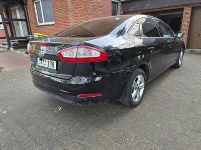Second-hand Ford Mondeo 140 CP (102 kW) 2014 Negru Berlinǎ