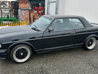 Gebraucht Mercedes 230 136 PS (100 kW) 1982 Schwarz Coupé