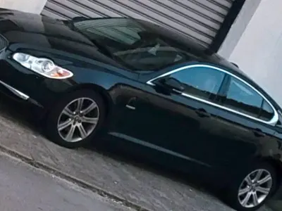 Używany Jaguar XF Premium Luxury 241 KM (177 kW) 2011 Czarny Sedan/Limuzyna