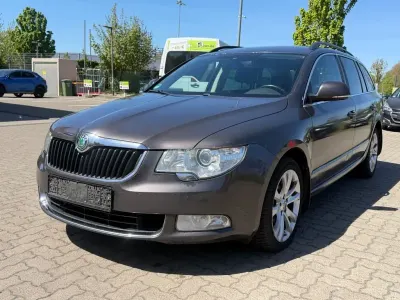 Gebraucht Skoda Superb Family 140 PS (102 kW) 2011 Braun Kombi